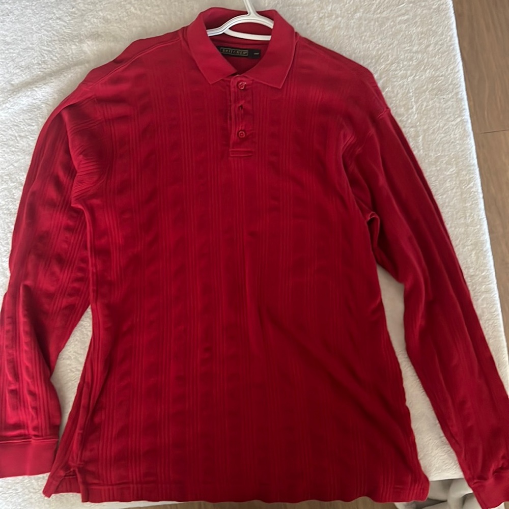 Long sleeve collars shirt.